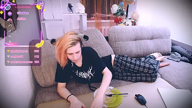 Littlepinkcat live sex cam