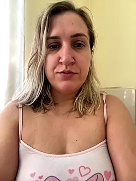 Bia_sexynovaes live sex cam