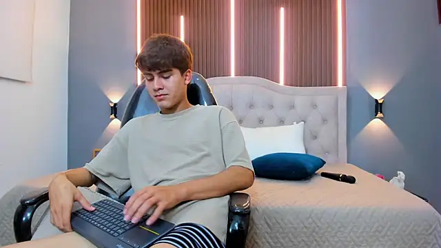 Tommy18__ live sex cam