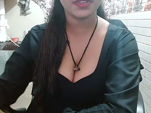 LovingPihu live sex cam