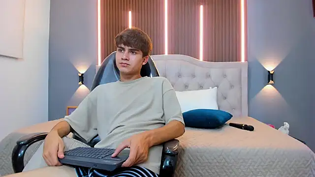 Tommy18__ live sex cam