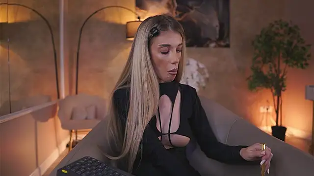 EllieRedd live sex cam