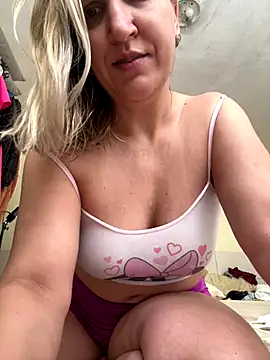 Bia_sexynovaes live sex cam