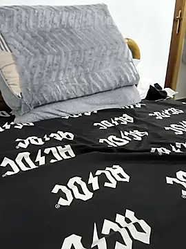 yazin19 live sex cam