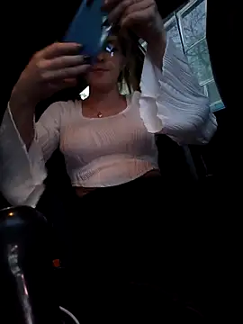 YOOUR_EVAA live sex cam