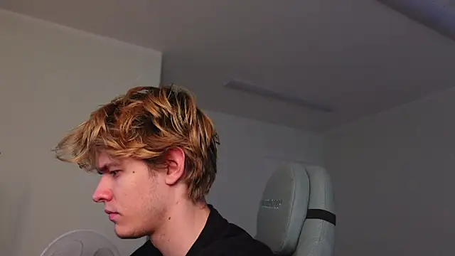 Logan_Fraser live sex cam