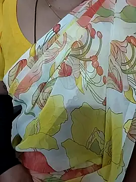 gaurika18 live sex cam