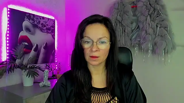 HelenLuxx live sex cam