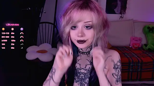 Lollyshy live sex cam