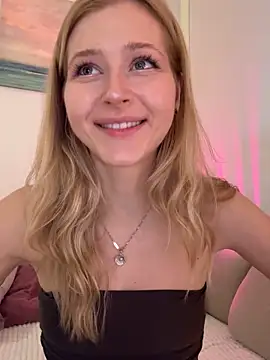 LunaRase live sex cam