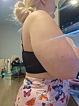 RaisingDaisy live sex cam