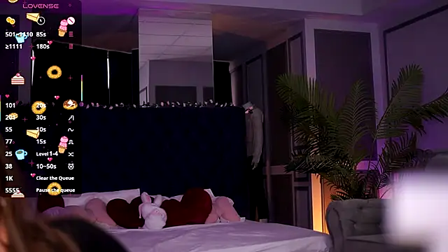 MissKiarra live sex cam