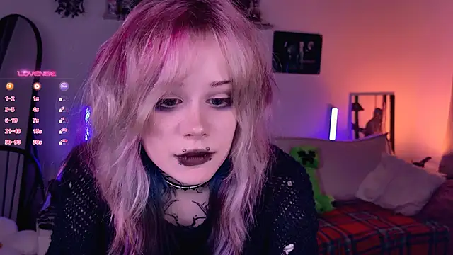 Lollyshy live sex cam