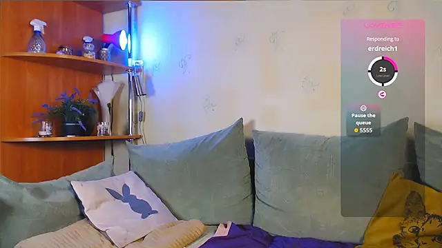 Caroline1995 live sex cam