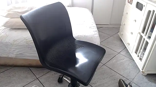 MysterBearMG live sex cam