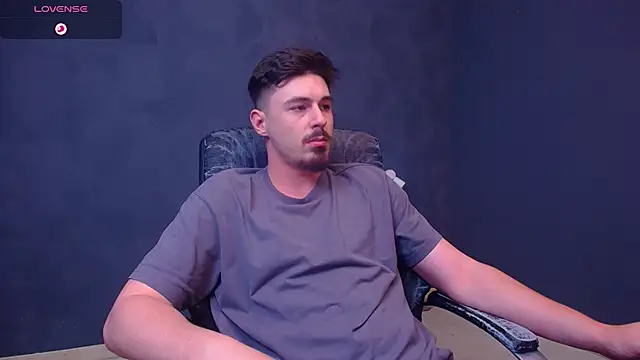 EnzoRace live sex cam