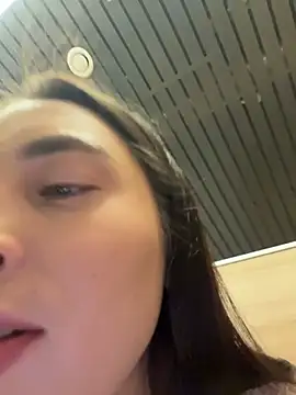 Holly_Play live sex cam