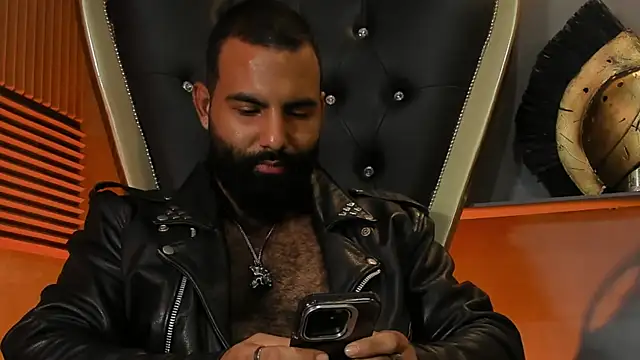 BeardAndrew live sex cam