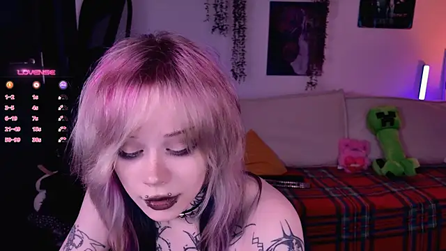 Lollyshy live sex cam