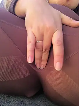 Mona_Plus live sex cam