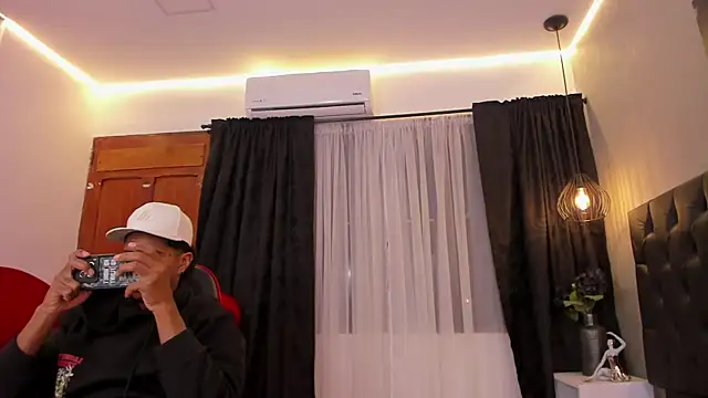 violet_and_myers live sex cam