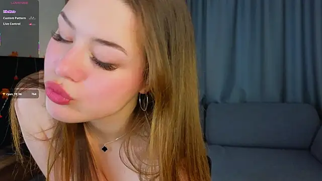 KristiGroune live sex cam
