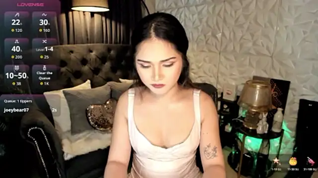 ferrocious_tricxia live sex cam