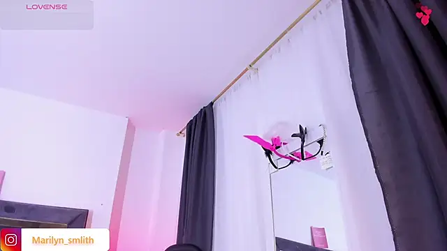 MarilynSmIith live sex cam