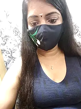 Honeya96 live sex cam