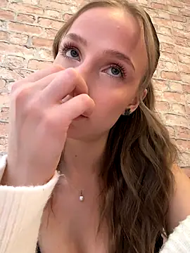 CaseyStar live sex cam