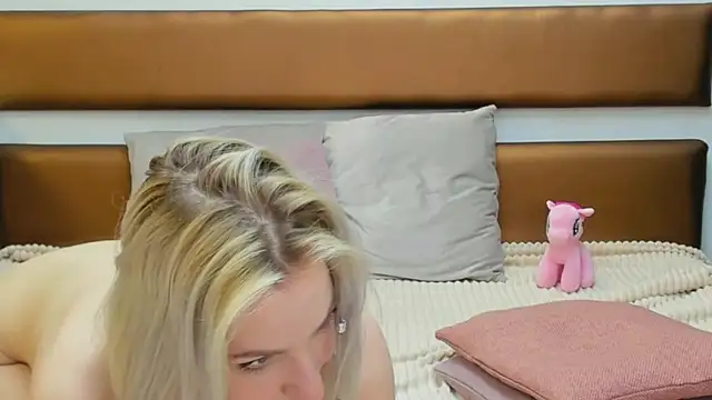 MissYvie live sex cam