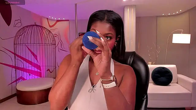 SavannahStorm live sex cam