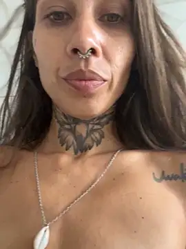 casalskunk live sex cam