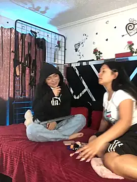 1lovelygirls live sex cam