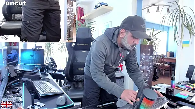 OnlineBossUK live sex cam