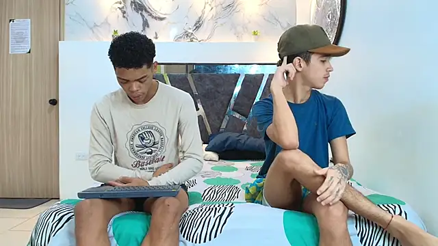 WHITHET_BOYS live sex cam
