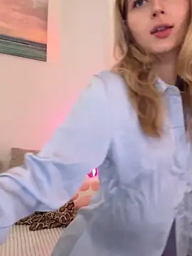 LunaRase live sex cam