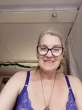 irinamaux live sex cam