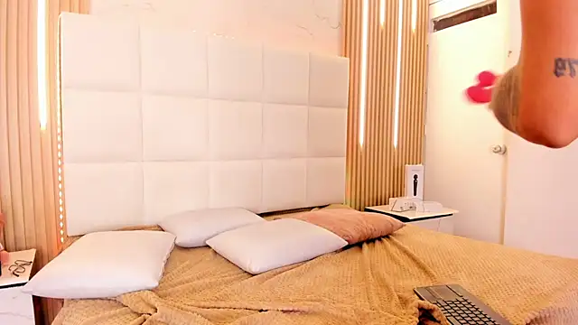 Elody_rousse live sex cam