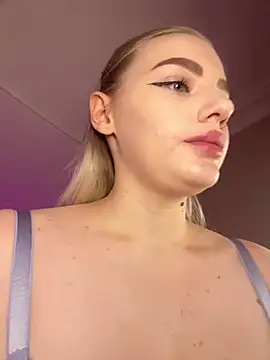 HugeBoobsAlice live sex cam
