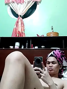 QueenSoreal live sex cam