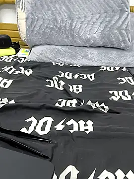 yazin19 live sex cam