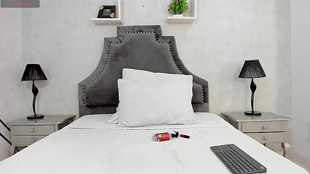 LaurenSnow live sex cam