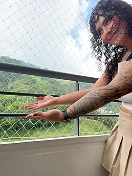 SugarTroubl33 live sex cam