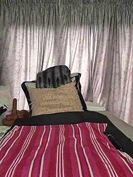 ThickianaRider live sex cam