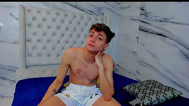 Ari_and_Storm's cam snapshot