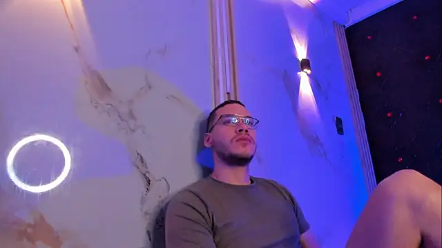 Aron_and_molly's cam snapshot