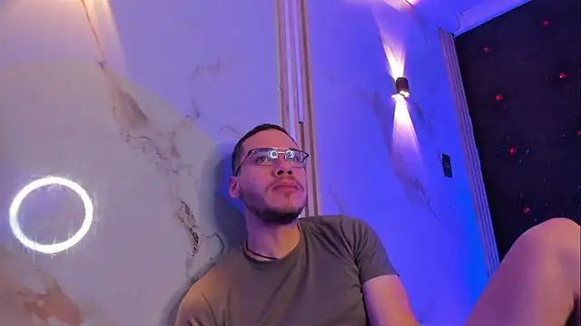 Aron_and_molly's cam snapshot