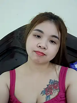 Queen-hot111 live sex cam