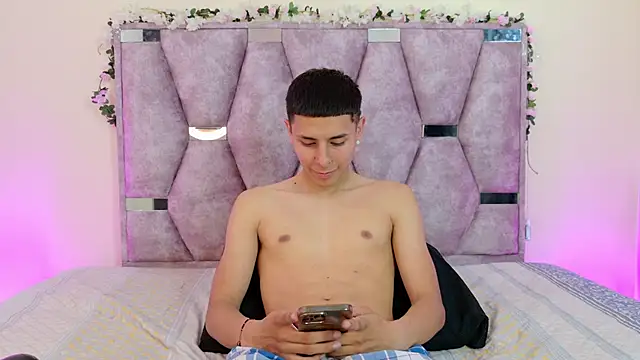 lana_and_liam_'s cam snapshot